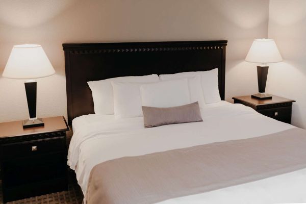 Eastland Suites Hotel & Conference Center Bloomington